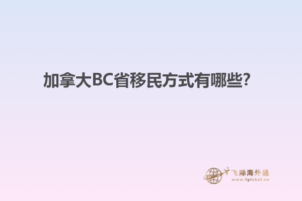四個人坐在一起